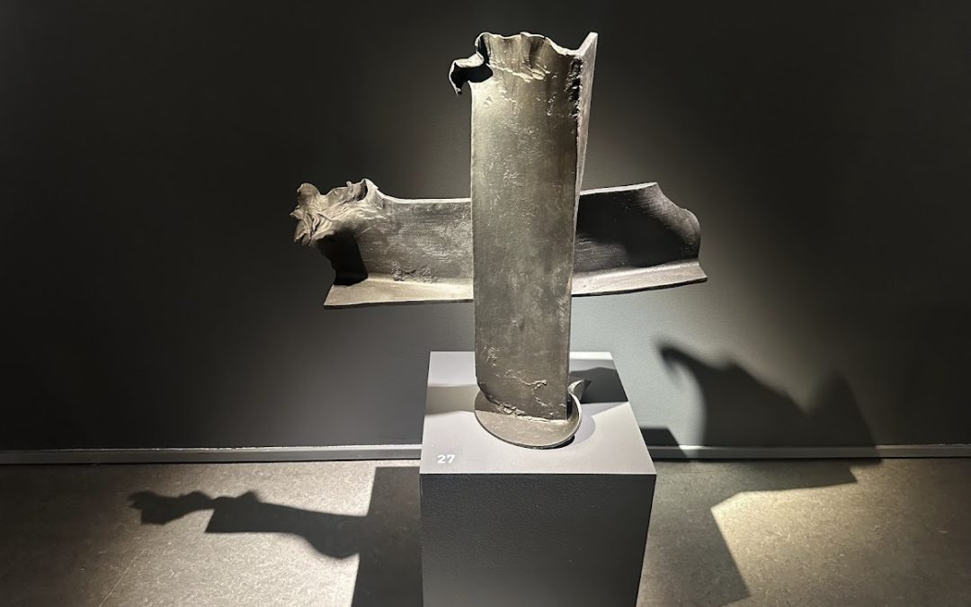 Antti Niemisen valmistama metallinen hautamuistomerkki